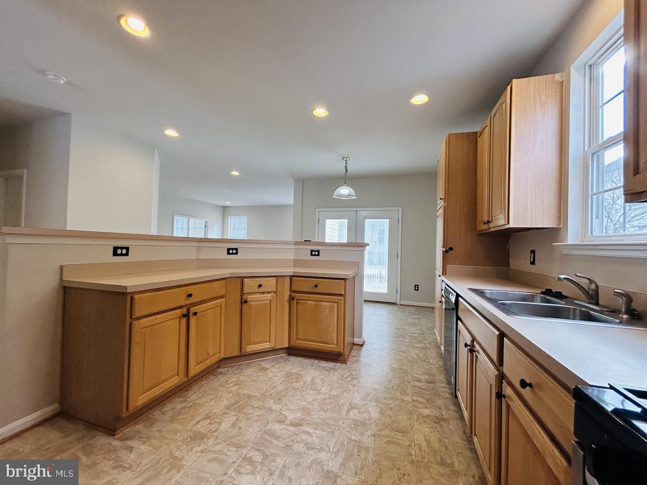 INDEPENDENCE/UNIV VLG - Residential Lease