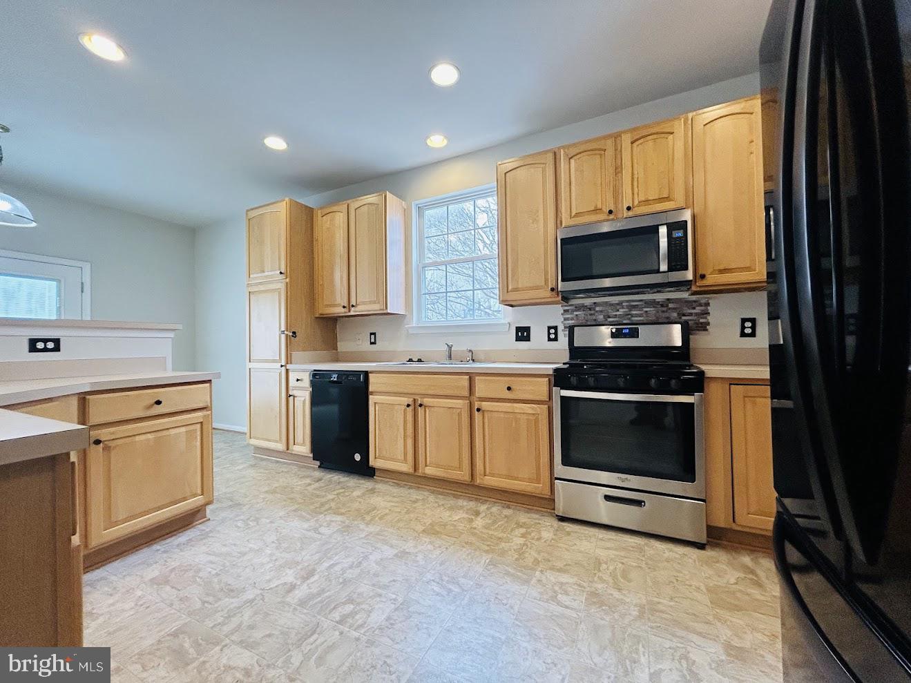 INDEPENDENCE/UNIV VLG - Residential Lease