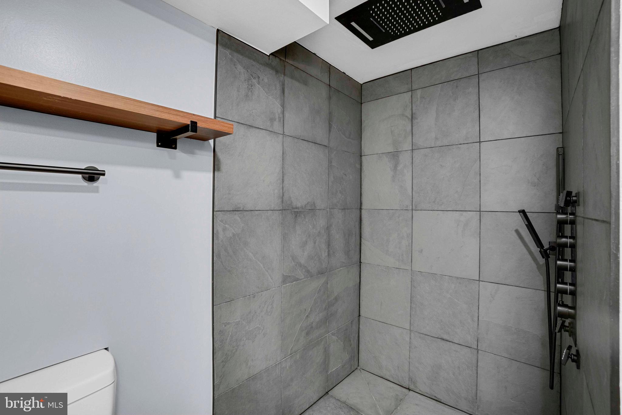 CATONSVILLE MANOR - Residential