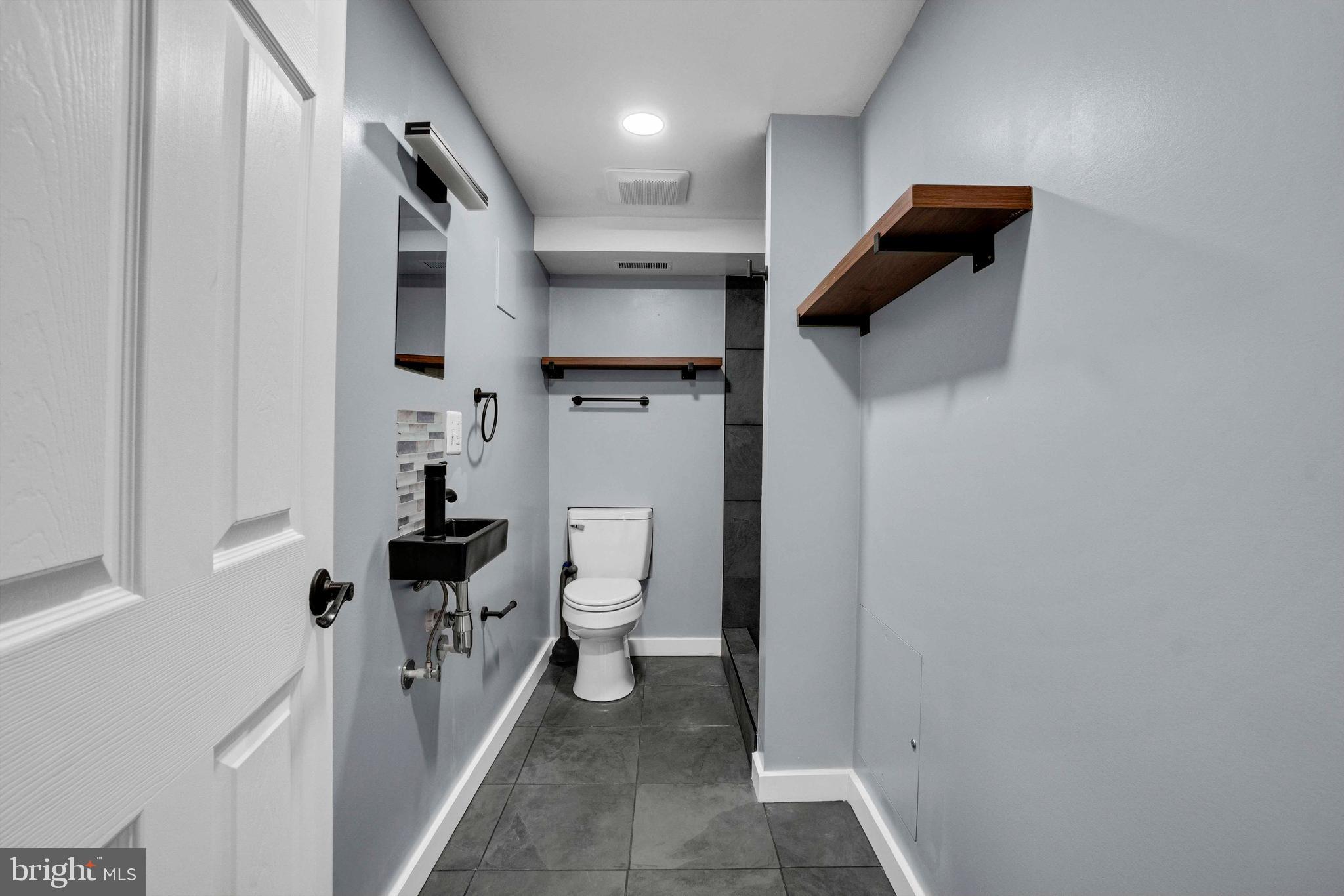 CATONSVILLE MANOR - Residential