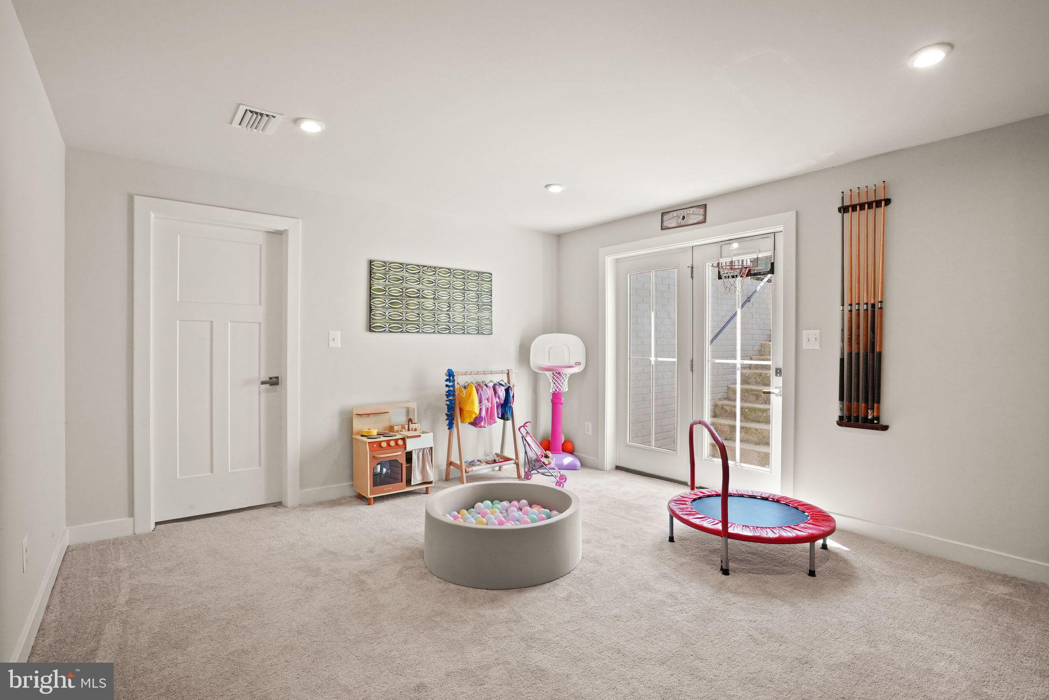 WARRENTON CHASE - Residential