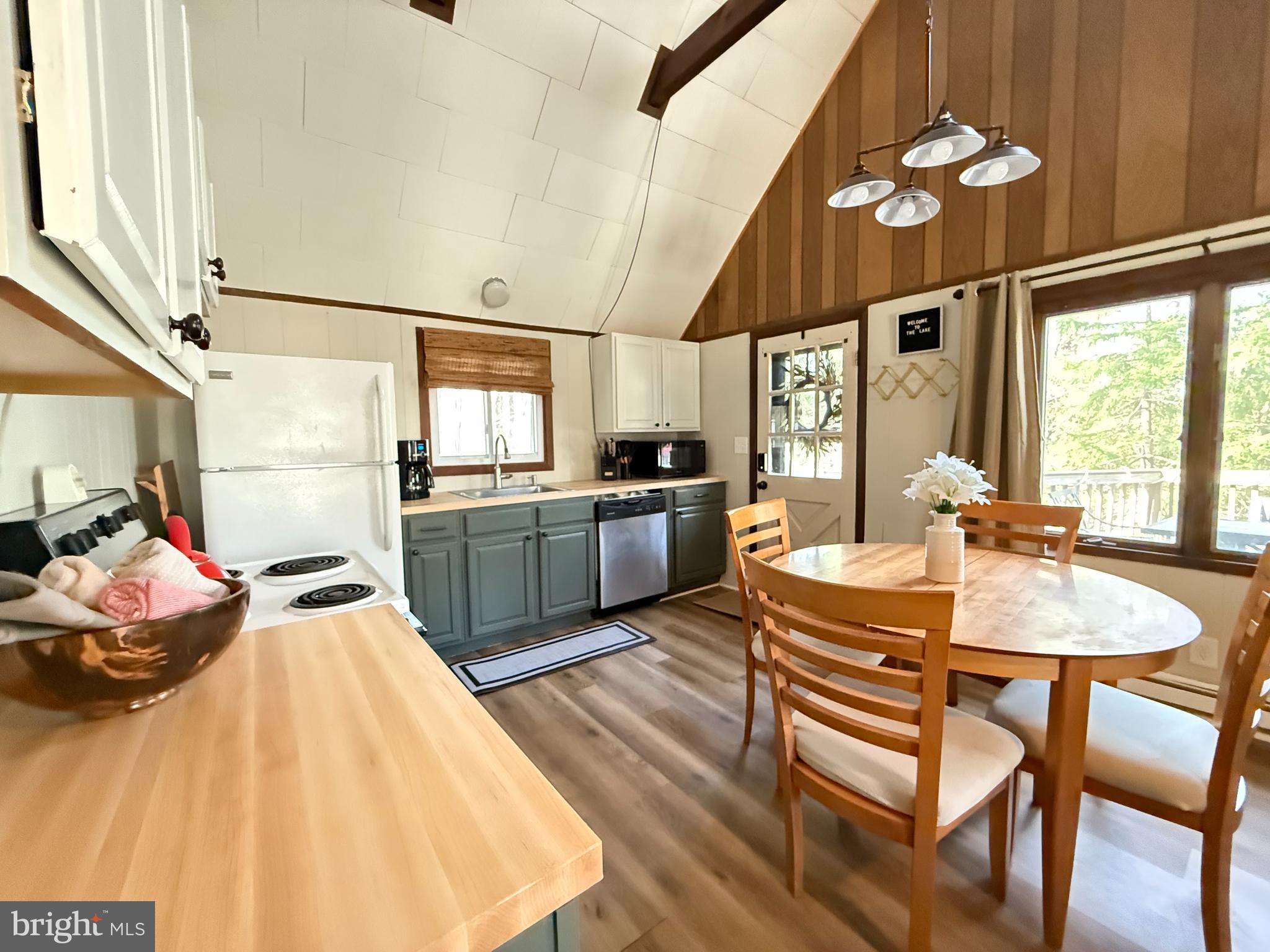 ARROWHEAD LAKE - Residential Lease