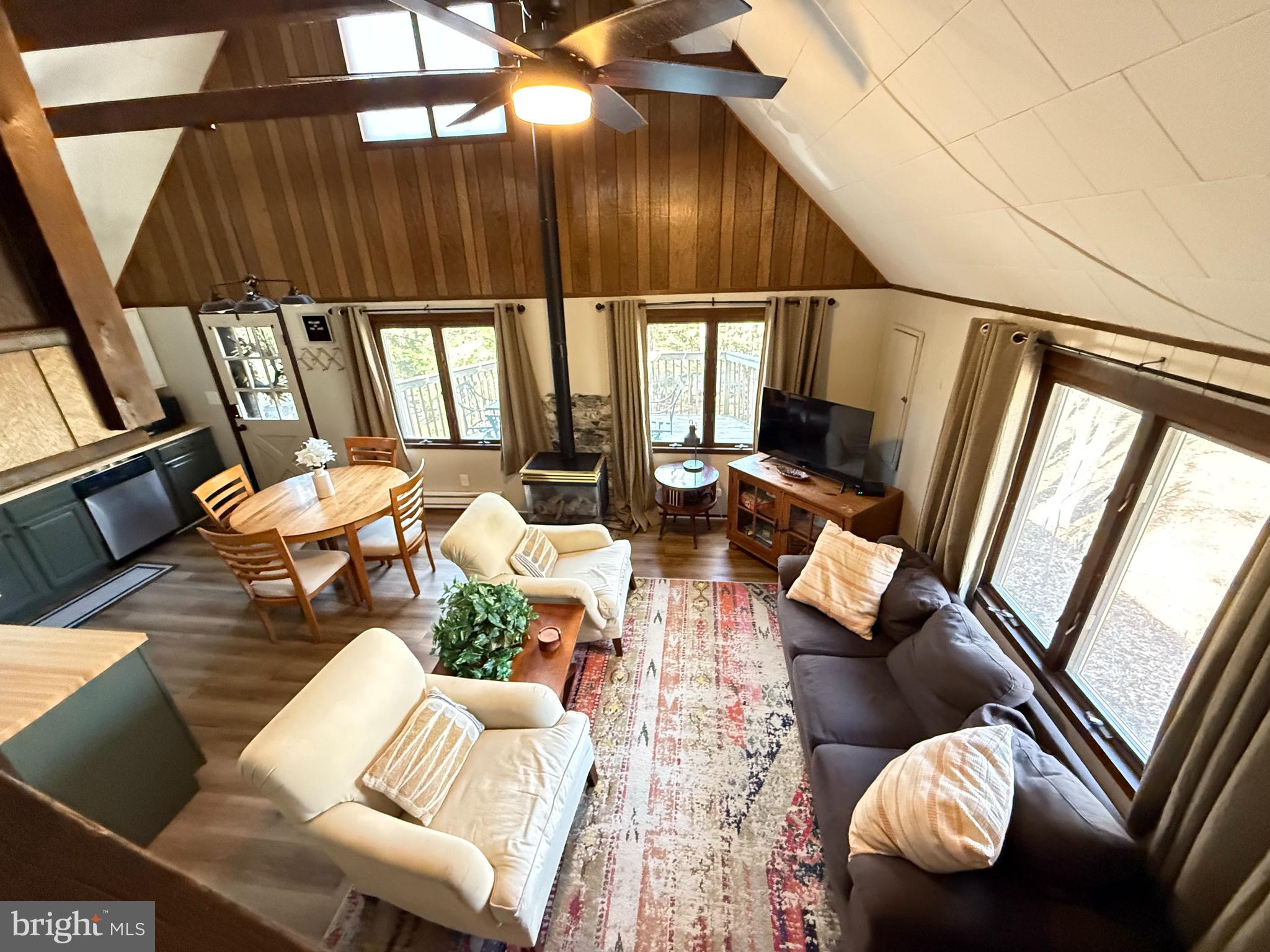 ARROWHEAD LAKE - Residential Lease