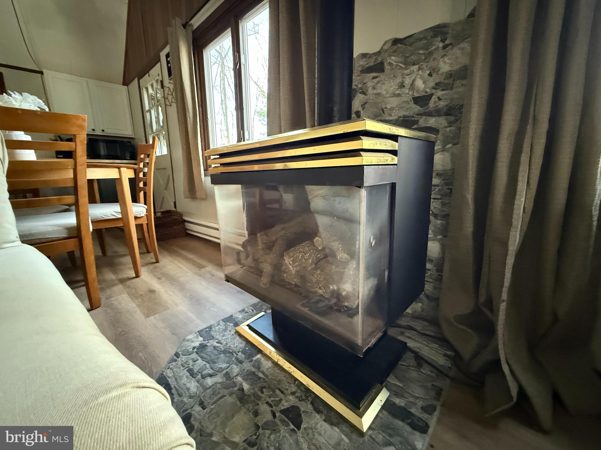 ARROWHEAD LAKE - Residential Lease