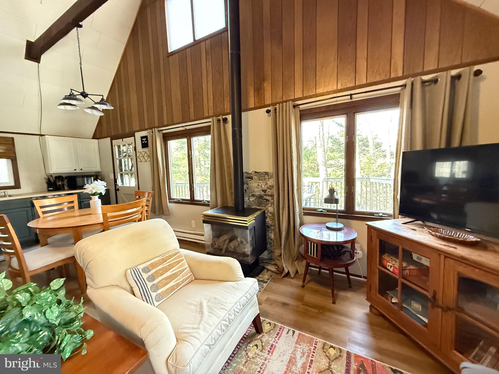 ARROWHEAD LAKE - Residential Lease