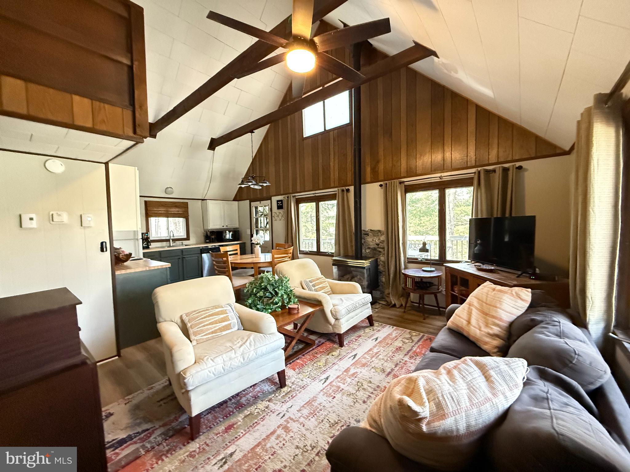 ARROWHEAD LAKE - Residential Lease