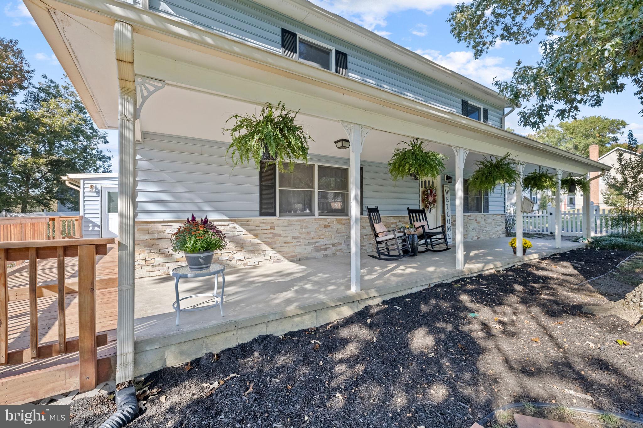 22 SANDY LANE
