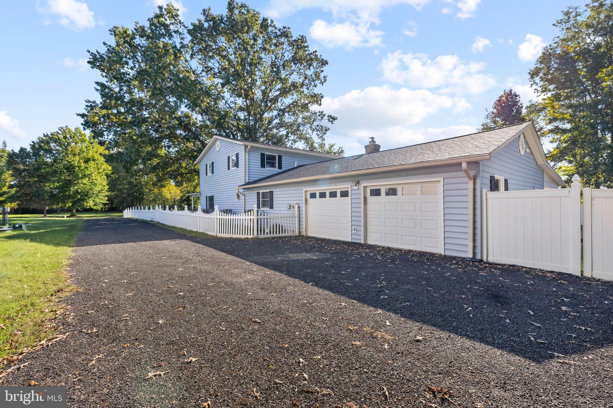 22 SANDY LANE