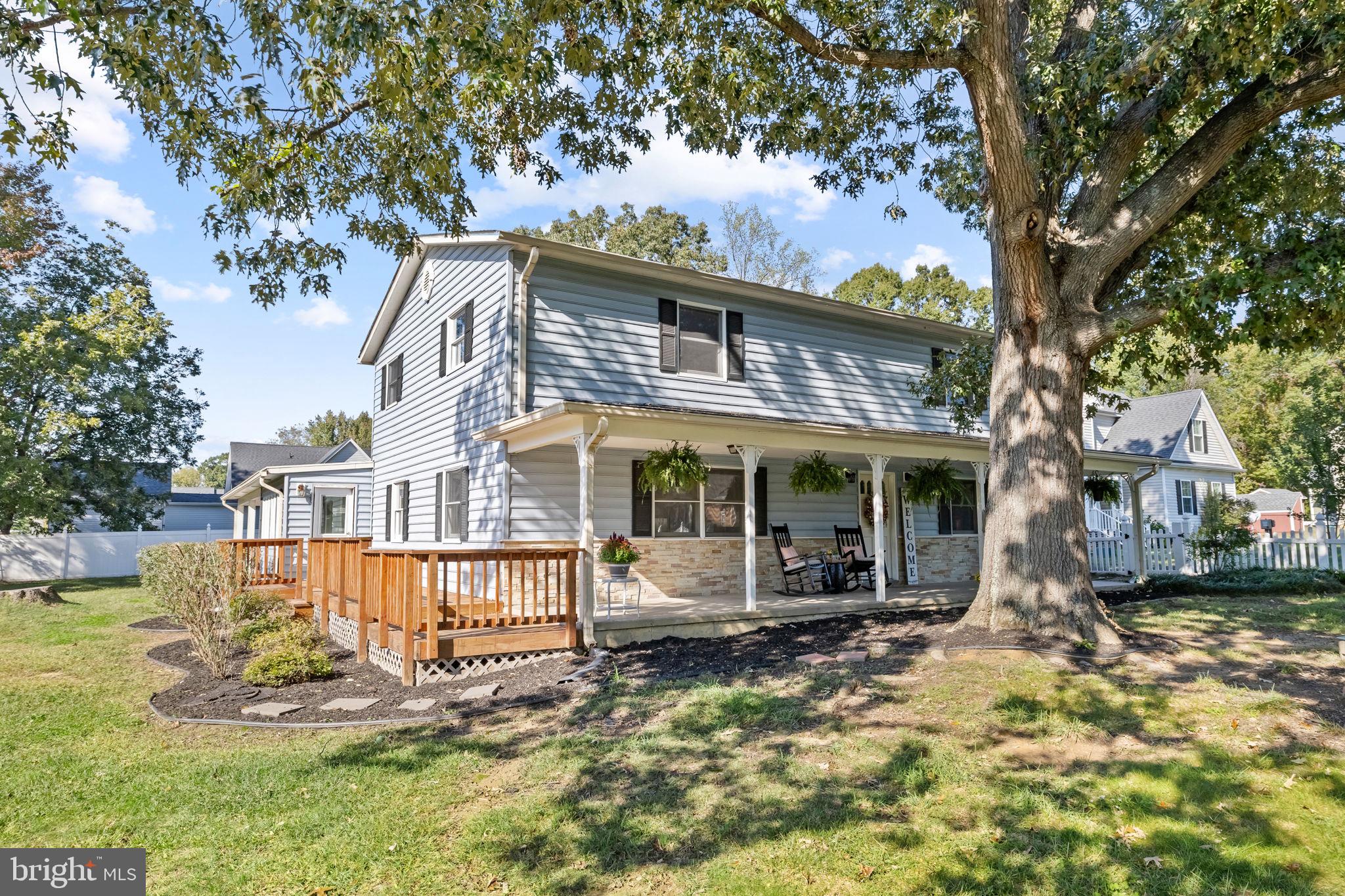 22 SANDY LANE