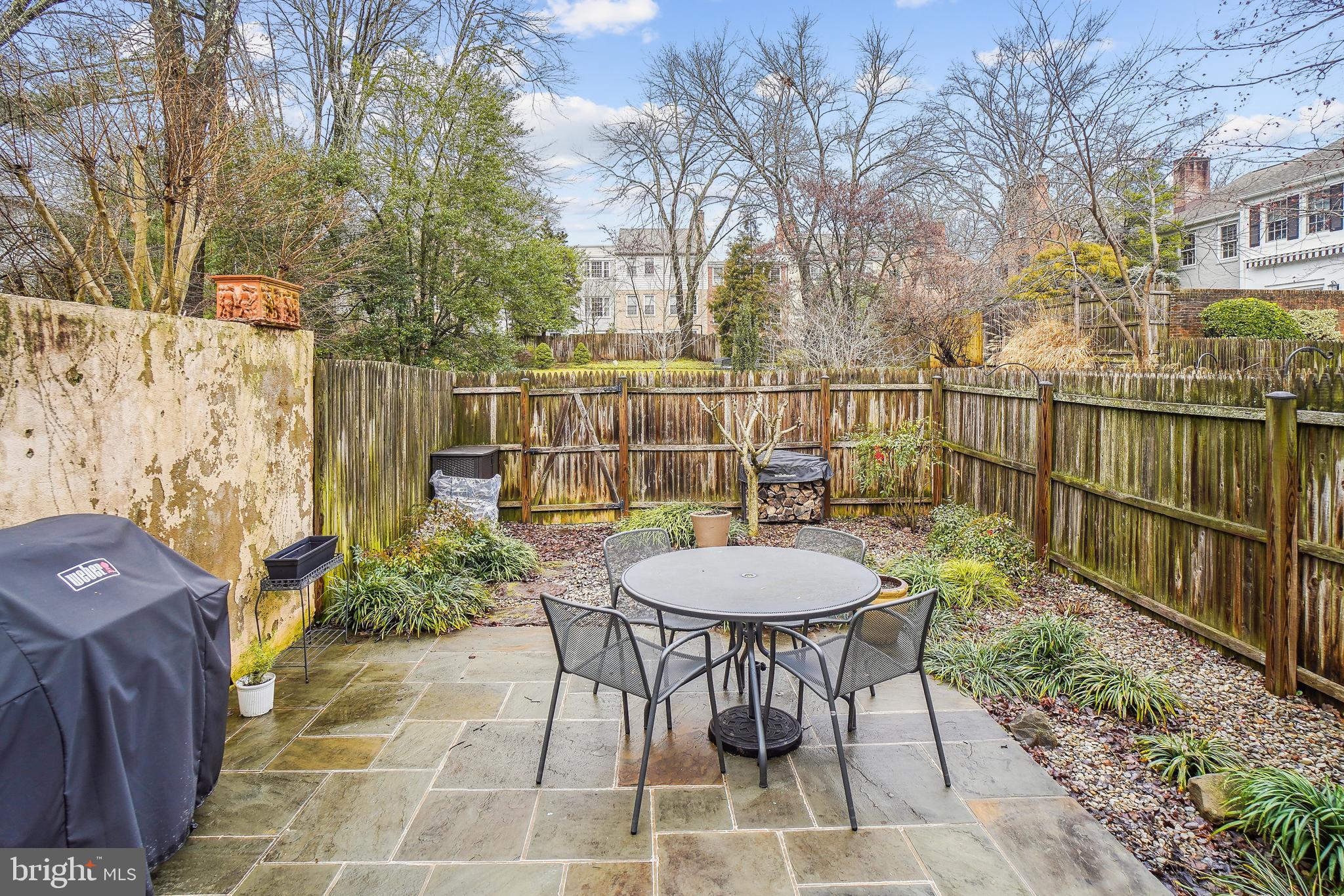 HAMLET PLACE - Residential