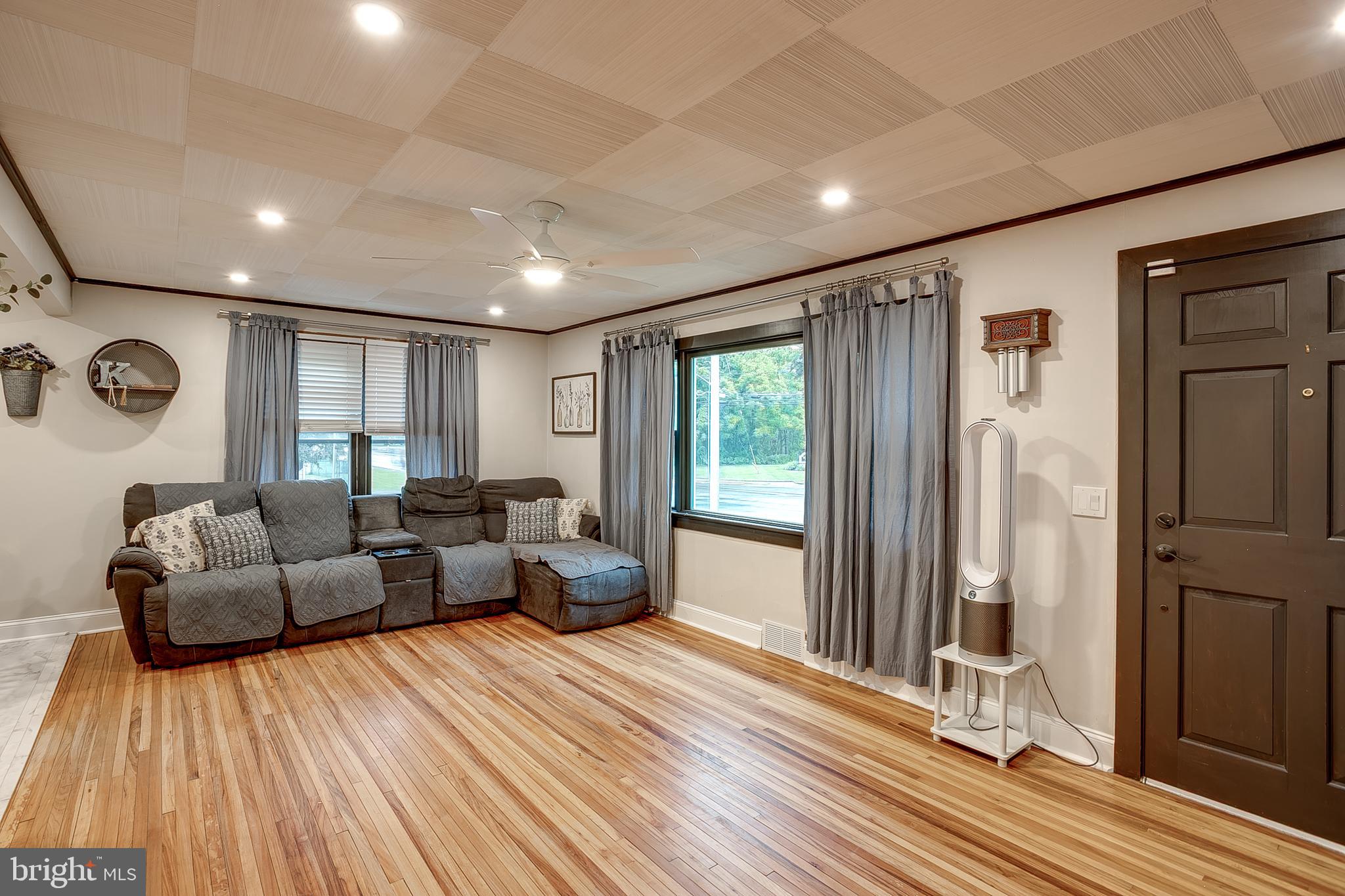 1100 WOODLANE