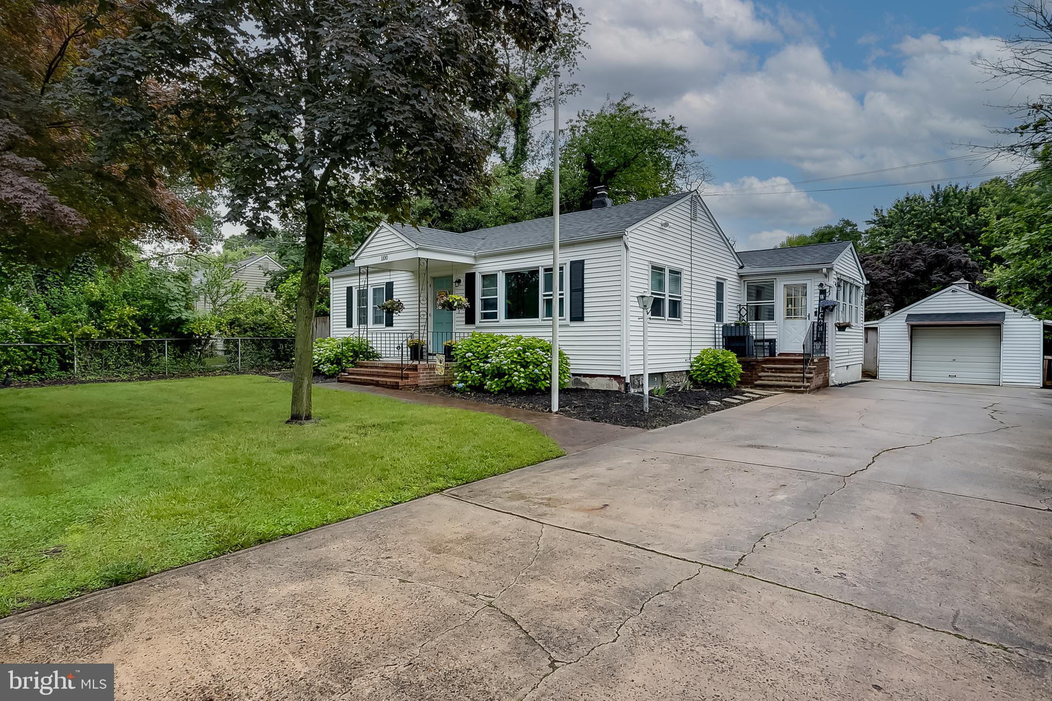 1100 WOODLANE