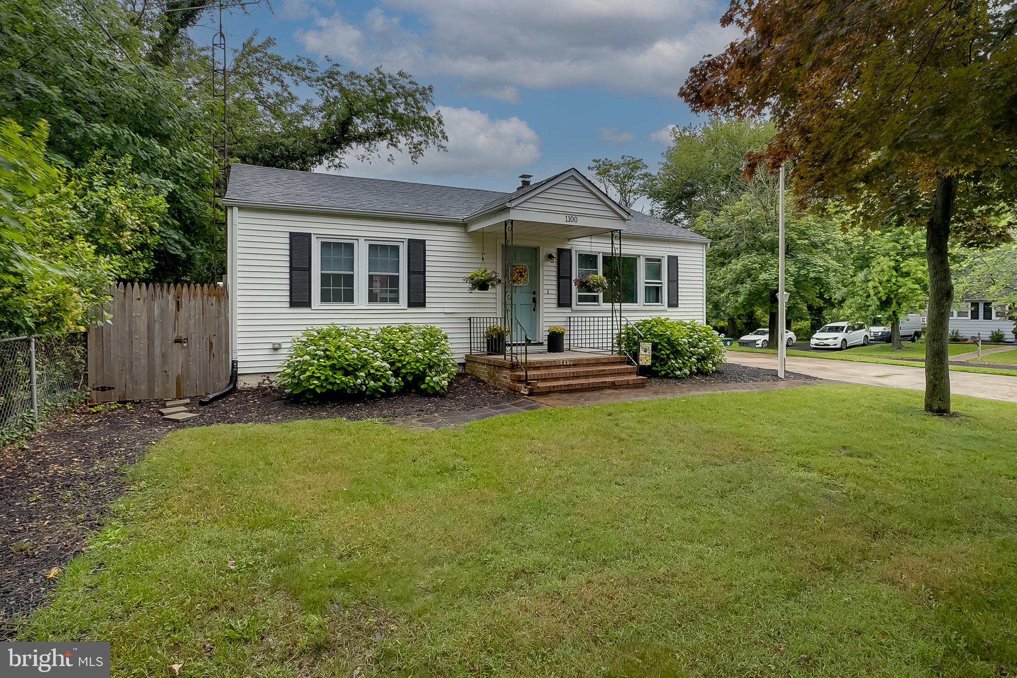 1100 WOODLANE