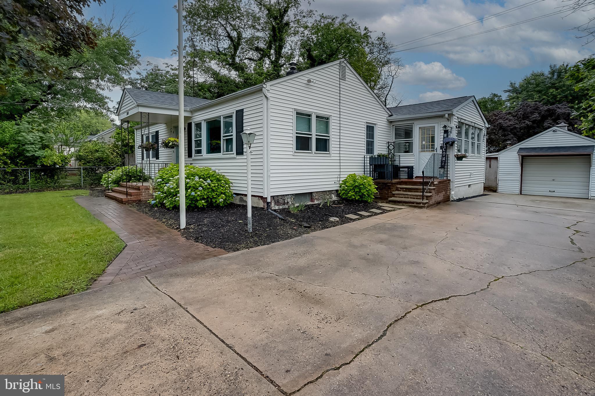1100 WOODLANE