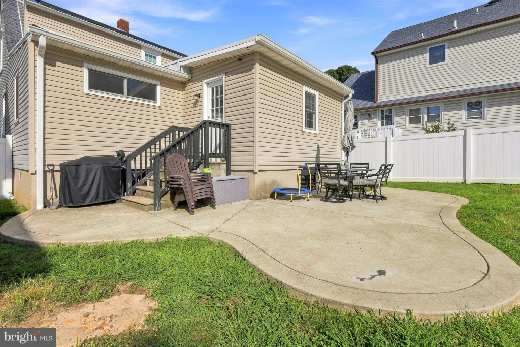 213 N Forklanding Road, Maple Shade, NJ 08052