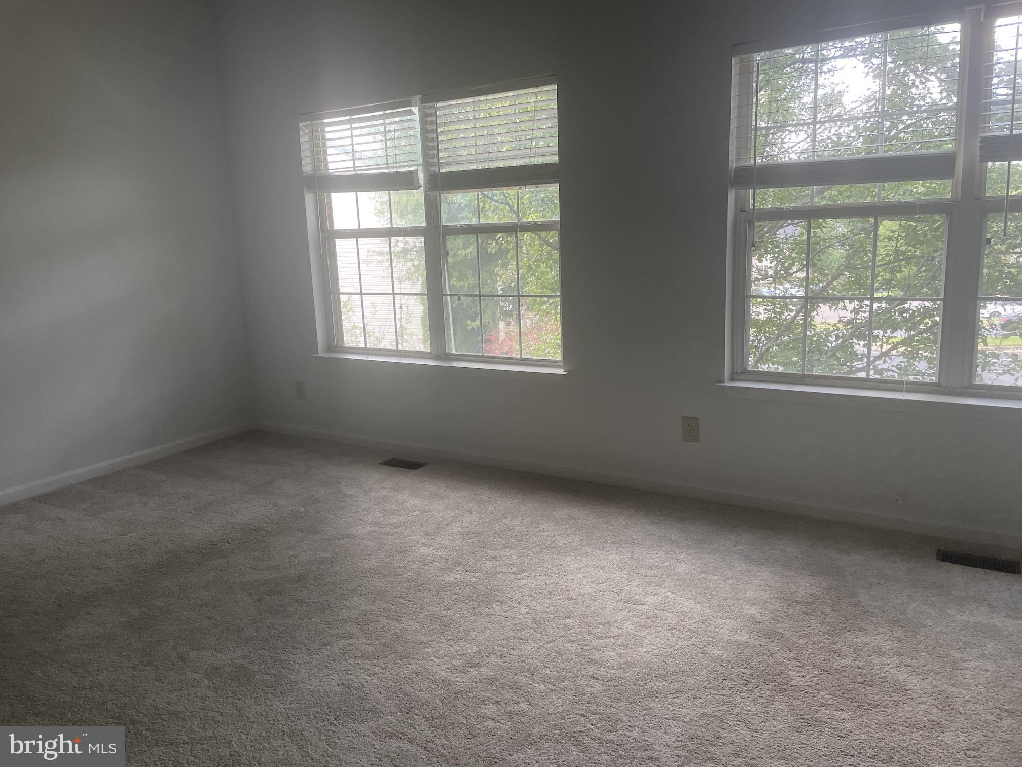 HAMPTON OAKS - Residential Lease