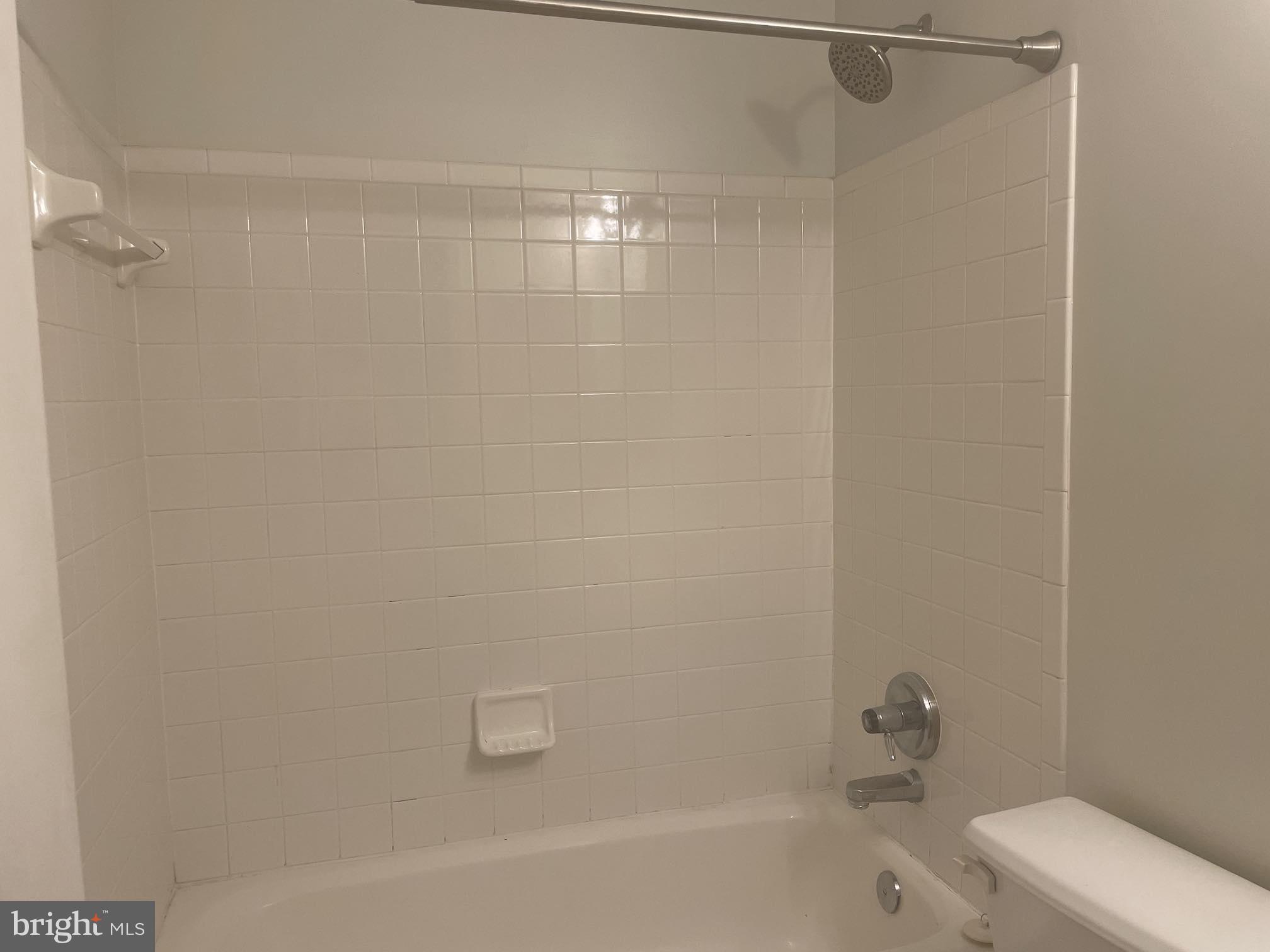 HAMPTON OAKS - Residential Lease