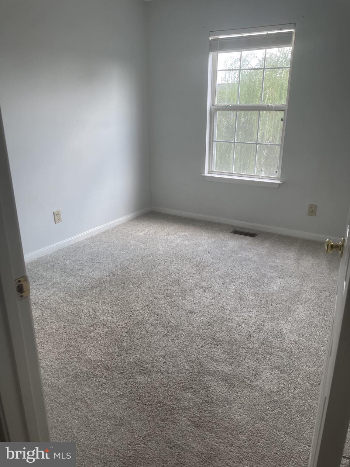 HAMPTON OAKS - Residential Lease