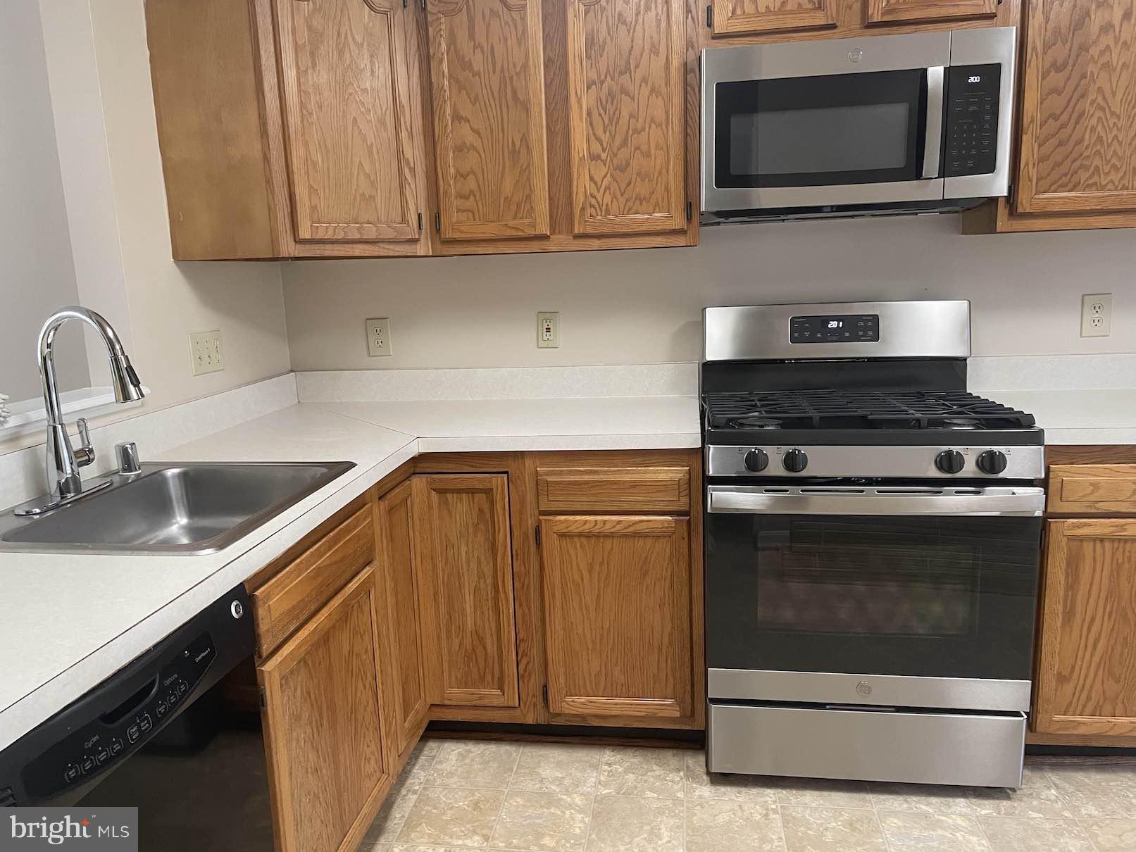 HAMPTON OAKS - Residential Lease