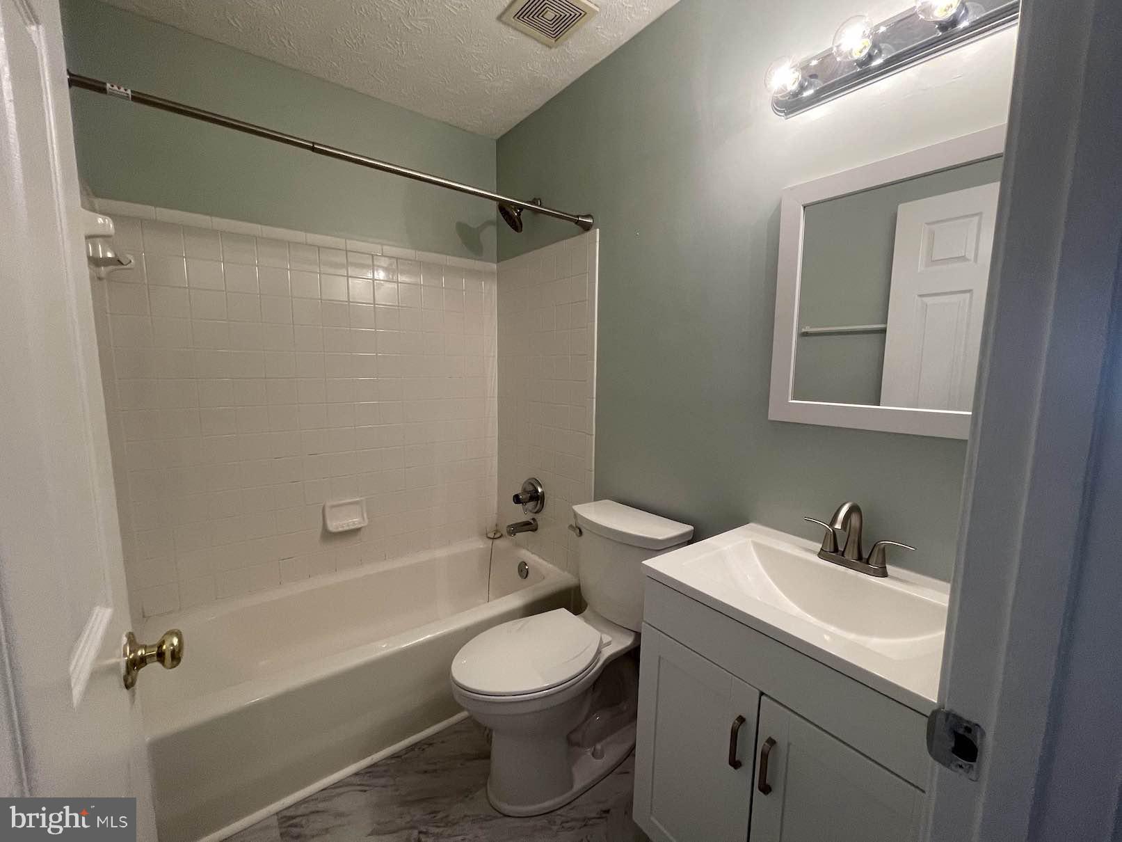 HAMPTON OAKS - Residential Lease