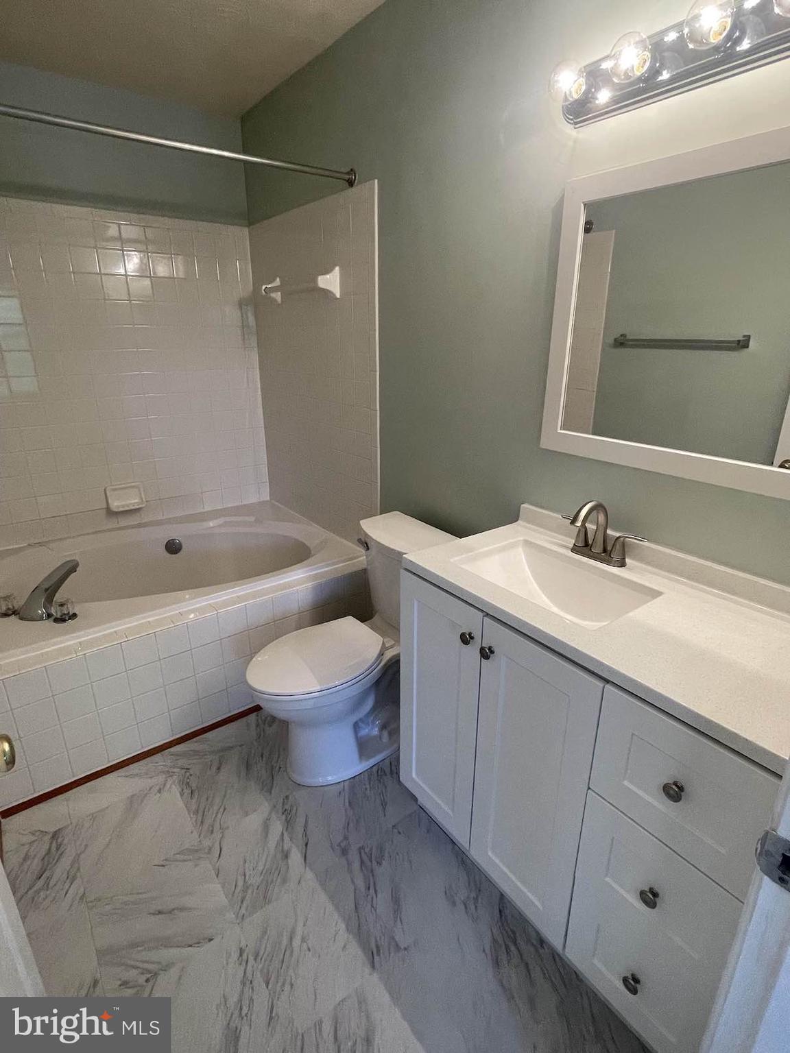 HAMPTON OAKS - Residential Lease