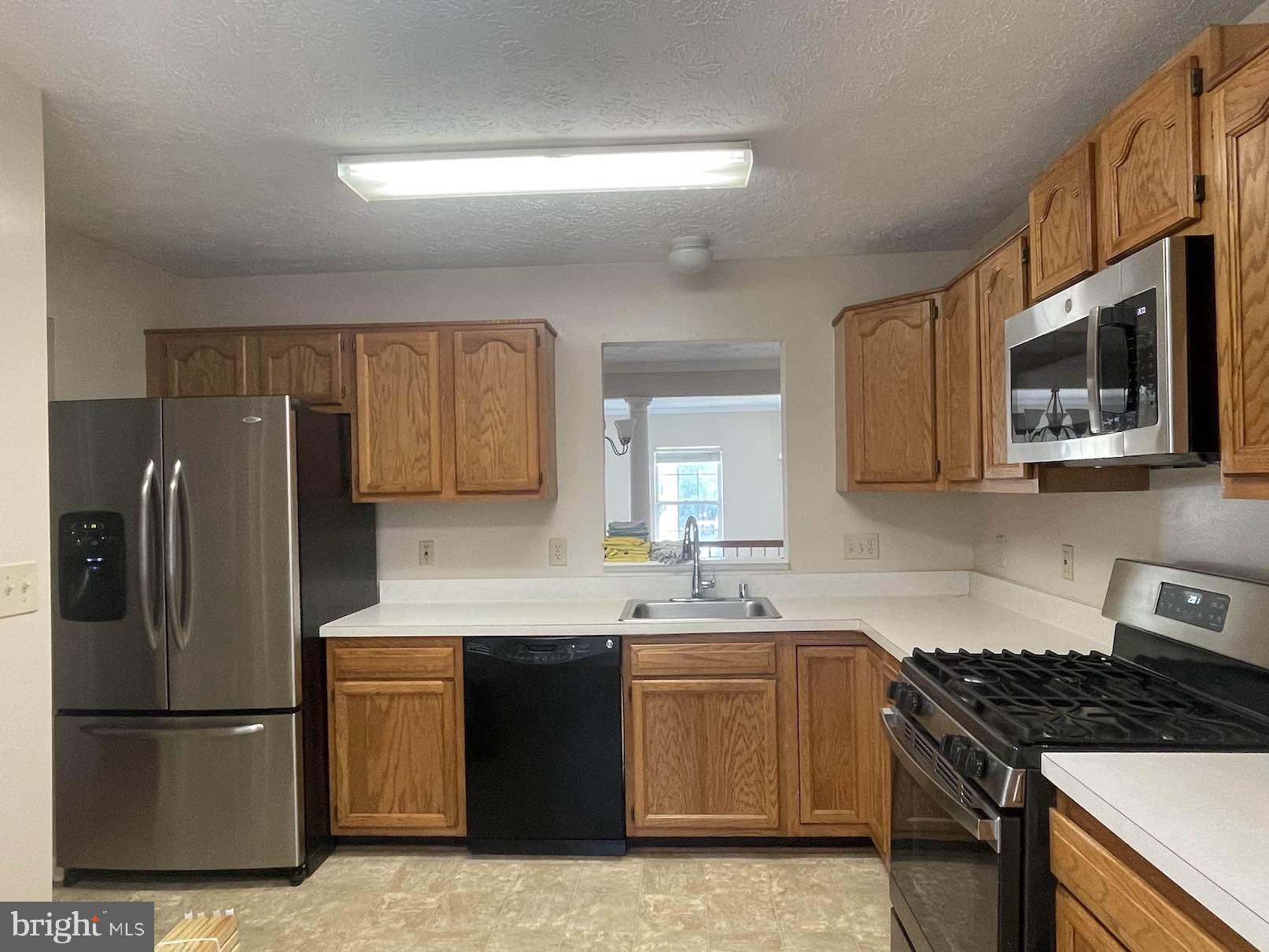 HAMPTON OAKS - Residential Lease