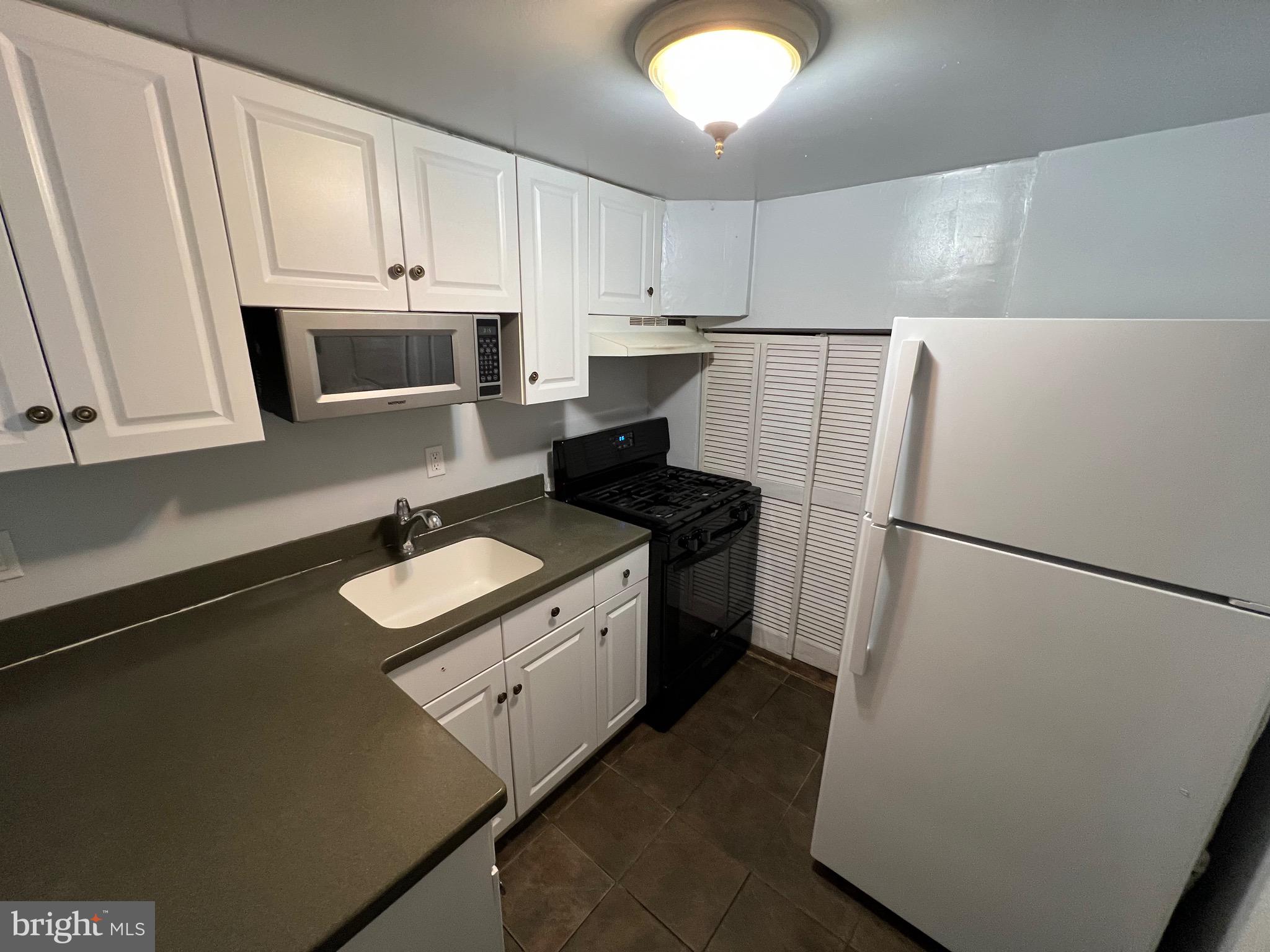 IVERSON VILLAGE CONDO - Residential Lease