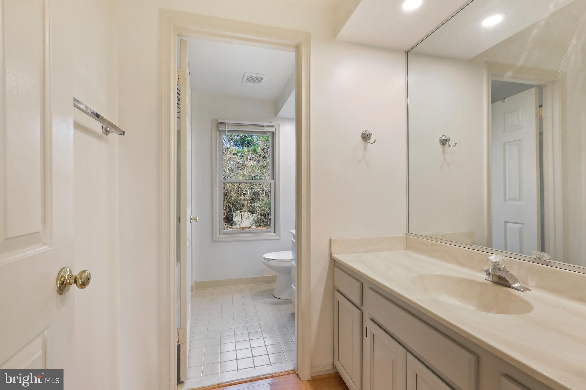 LAYHILL VIEW - Residential Lease