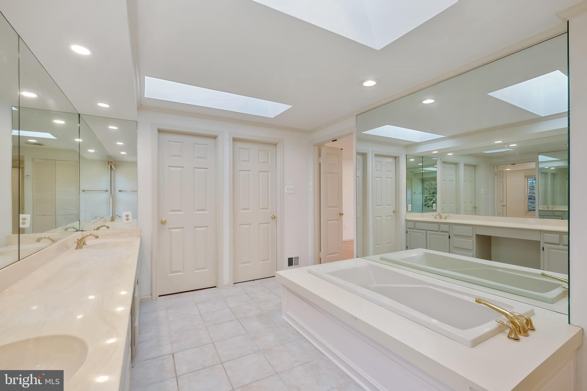 LAYHILL VIEW - Residential Lease