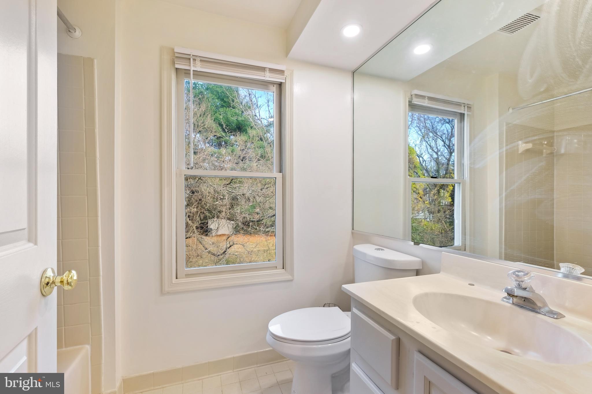 LAYHILL VIEW - Residential Lease