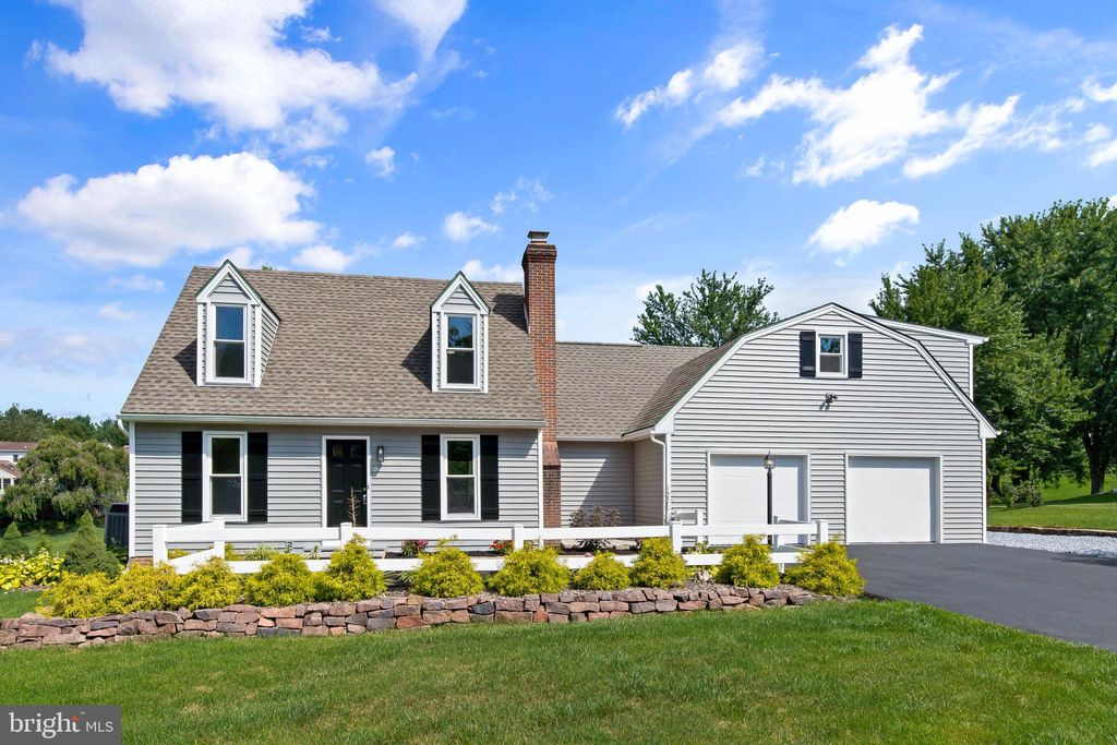 Photo of 207 QUEENS GATE RD, LITITZ, PA 17543 (MLS # PALA2037926)