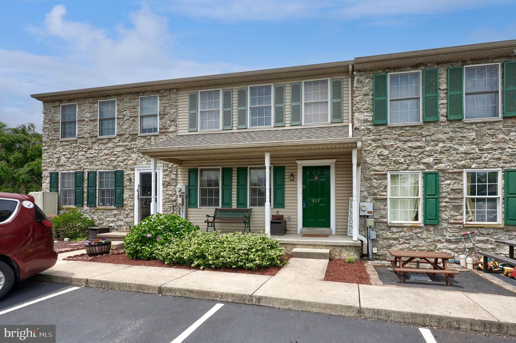 Photo of 813 Knoll Drive, MOUNT JOY, PA 17552 (MLS # PALA2072250)