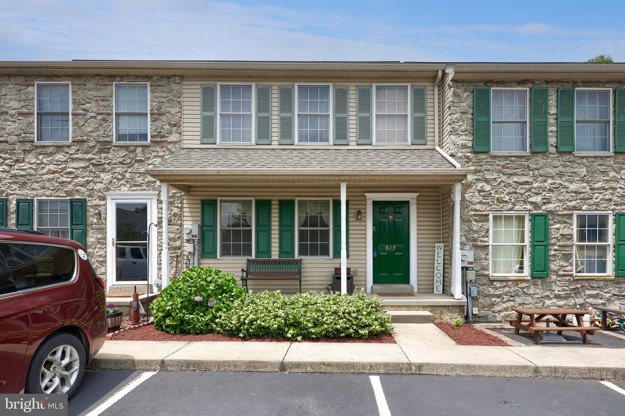 813 KNOLL DRIVE
