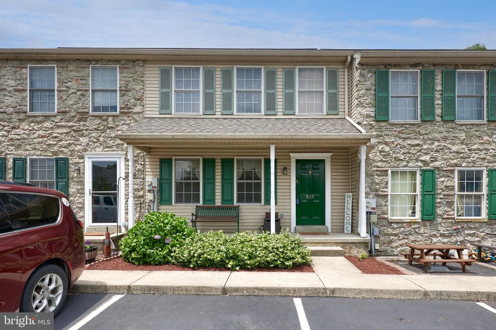 Photo of 813 Knoll Drive, MOUNT JOY, PA 17552 (MLS # PALA2072250)