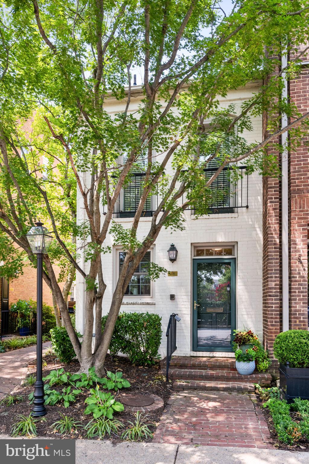 CANAL WAY - Residential Lease