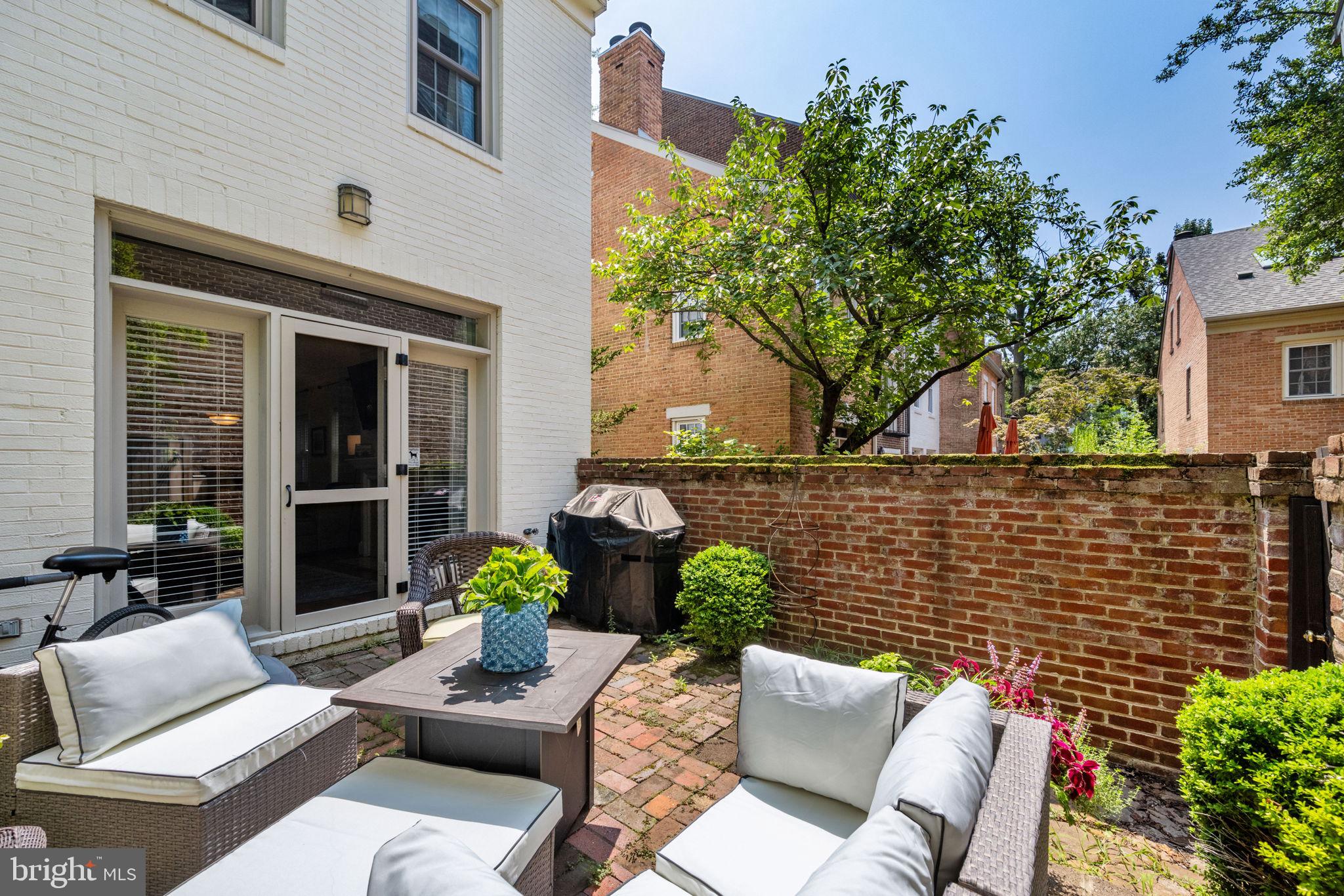 CANAL WAY - Residential Lease