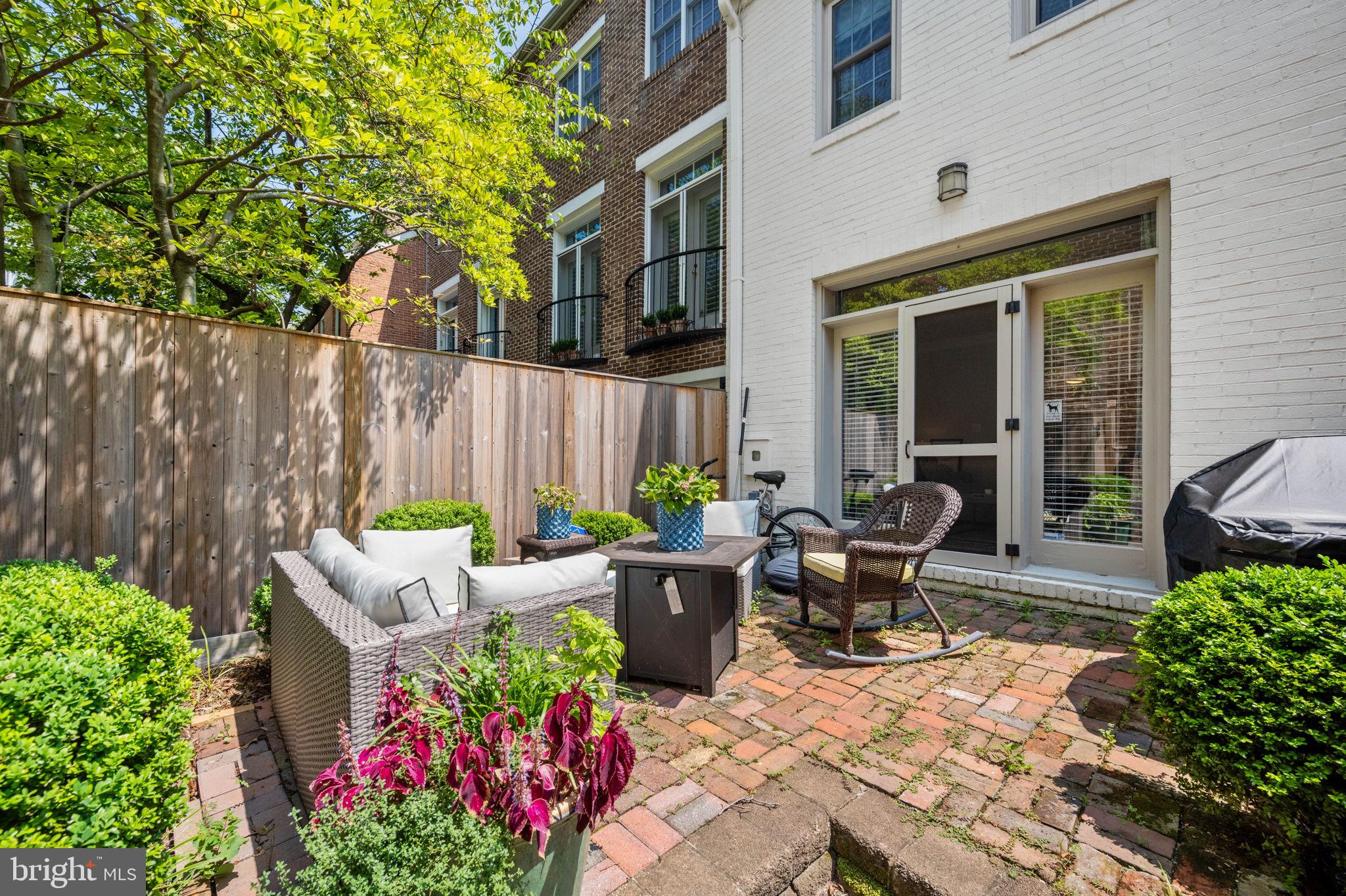 CANAL WAY - Residential Lease