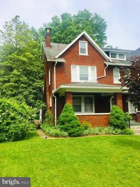 17 Grand Parkway N, Lewistown, PA 17044
