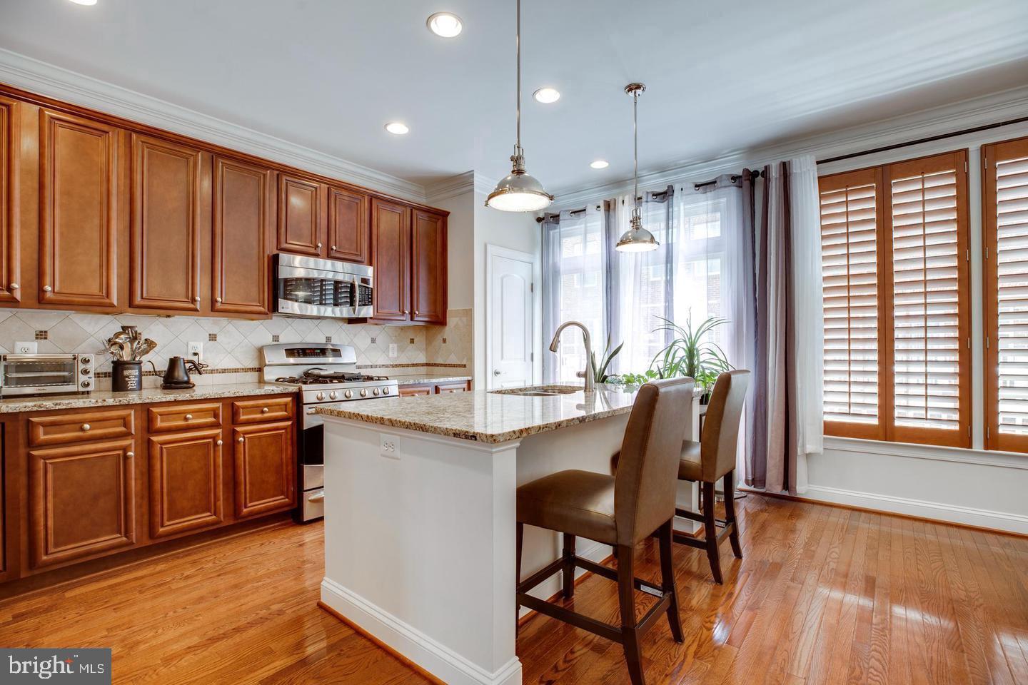 MADISON MEWS - Residential Lease