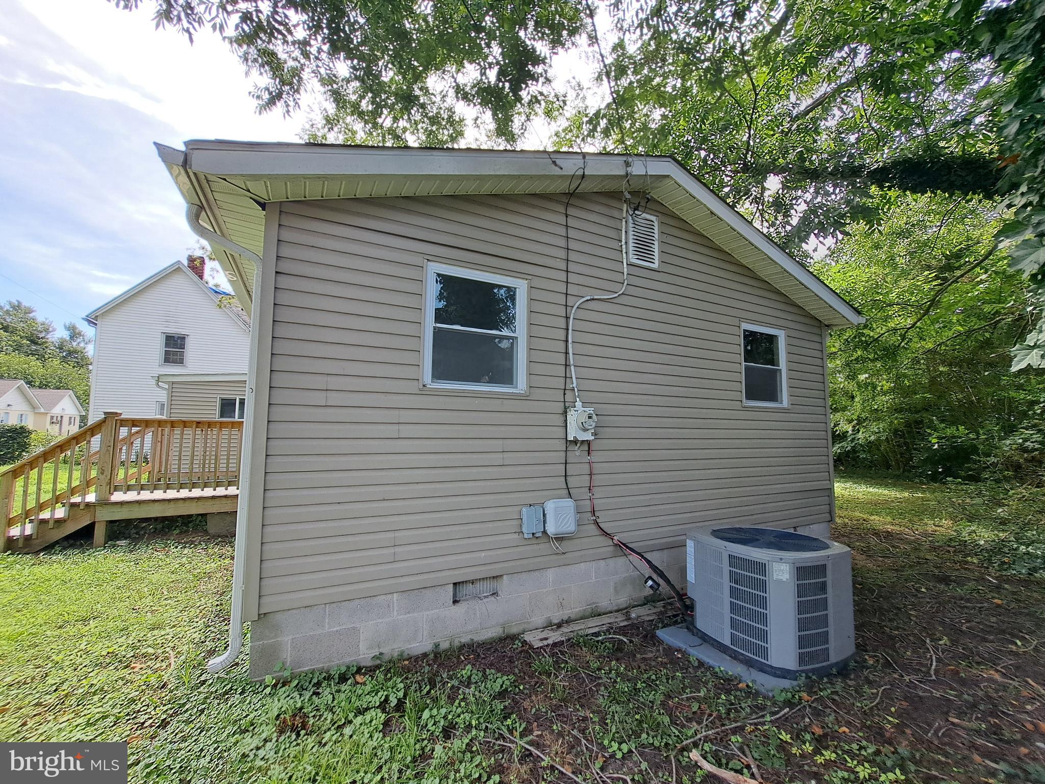 506 LAUREL STREET