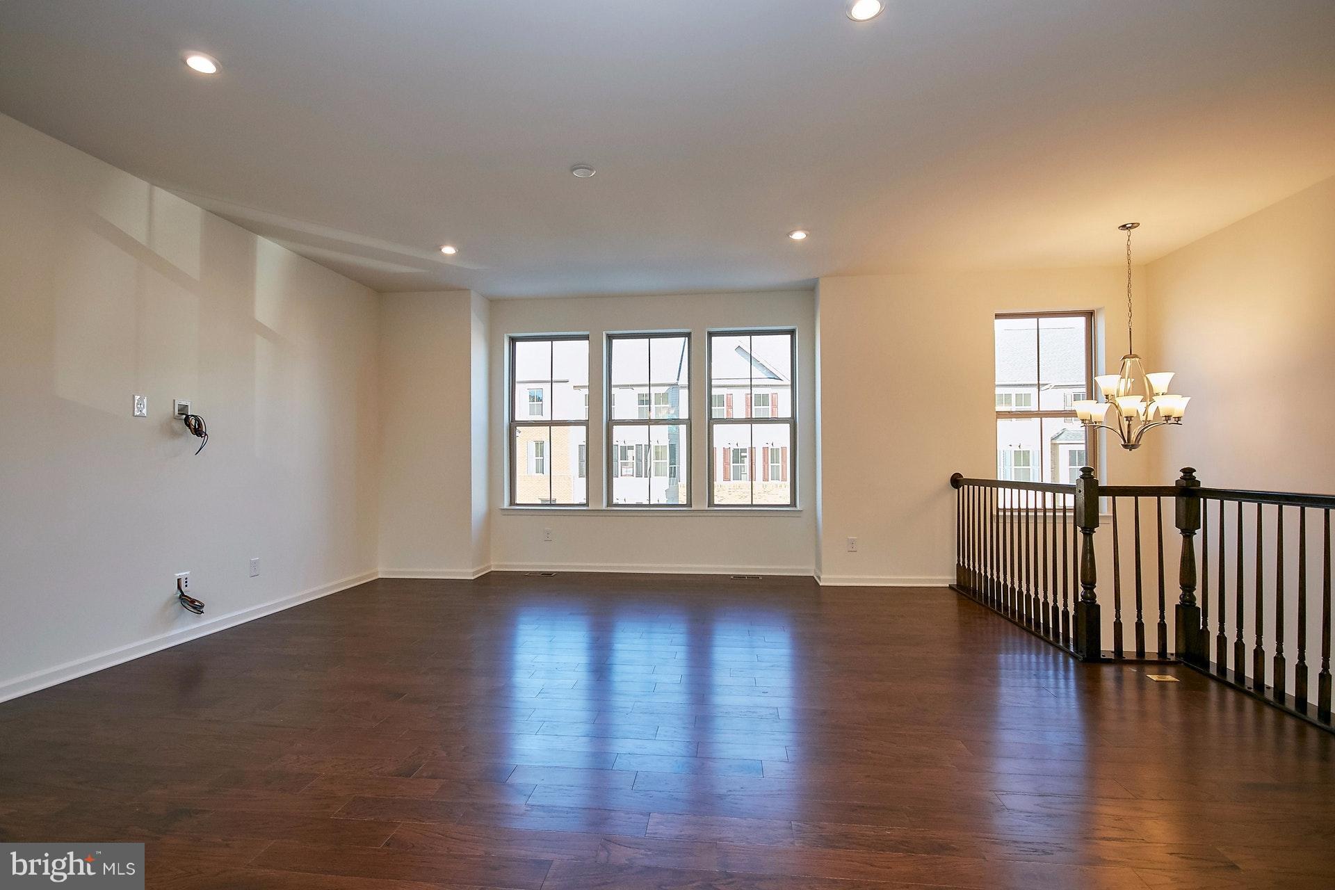 LOUDOUN PLACE - Residential Lease