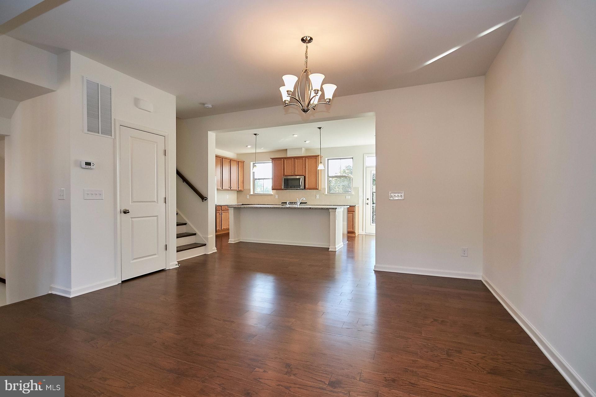 LOUDOUN PLACE - Residential Lease