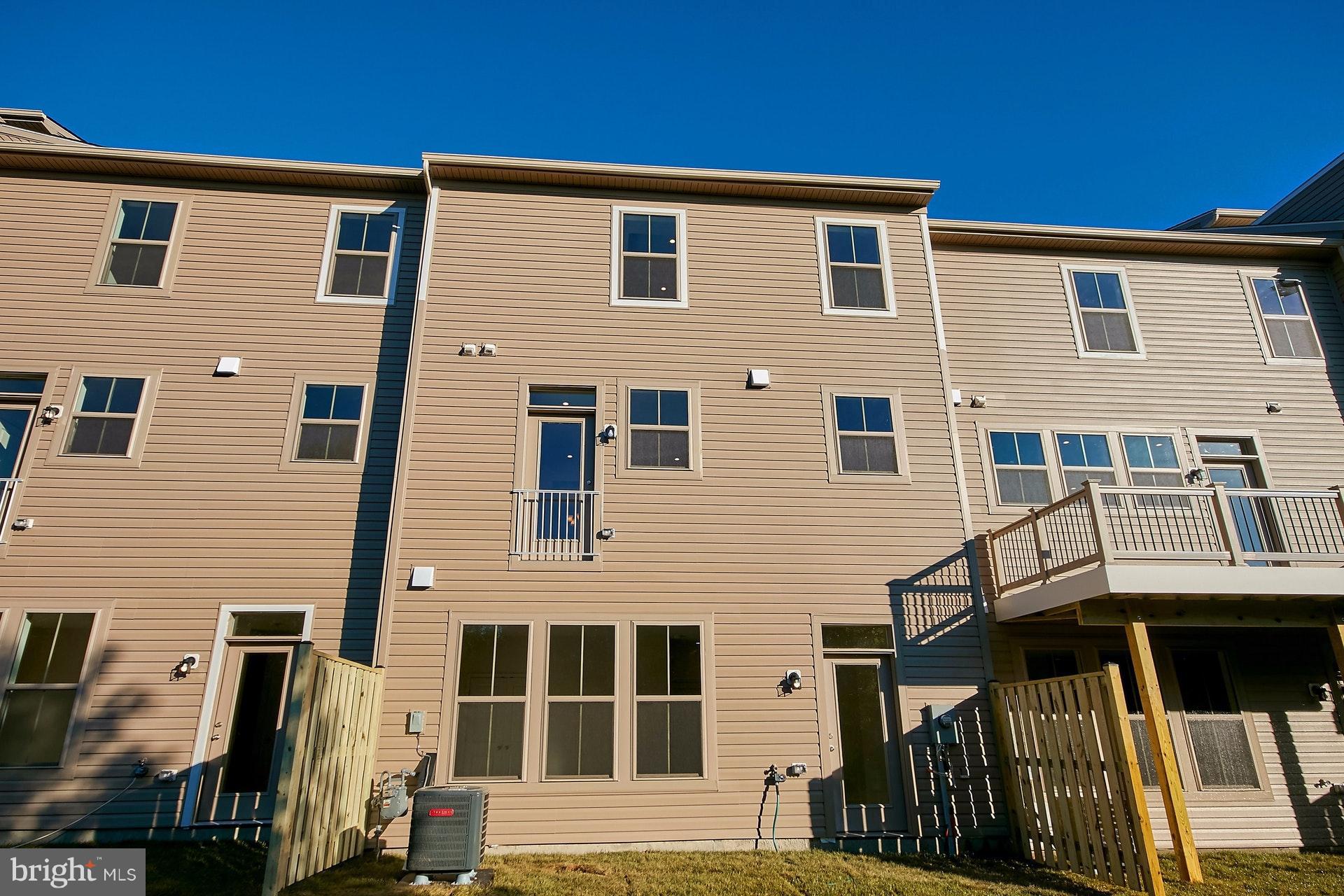 LOUDOUN PLACE - Residential Lease