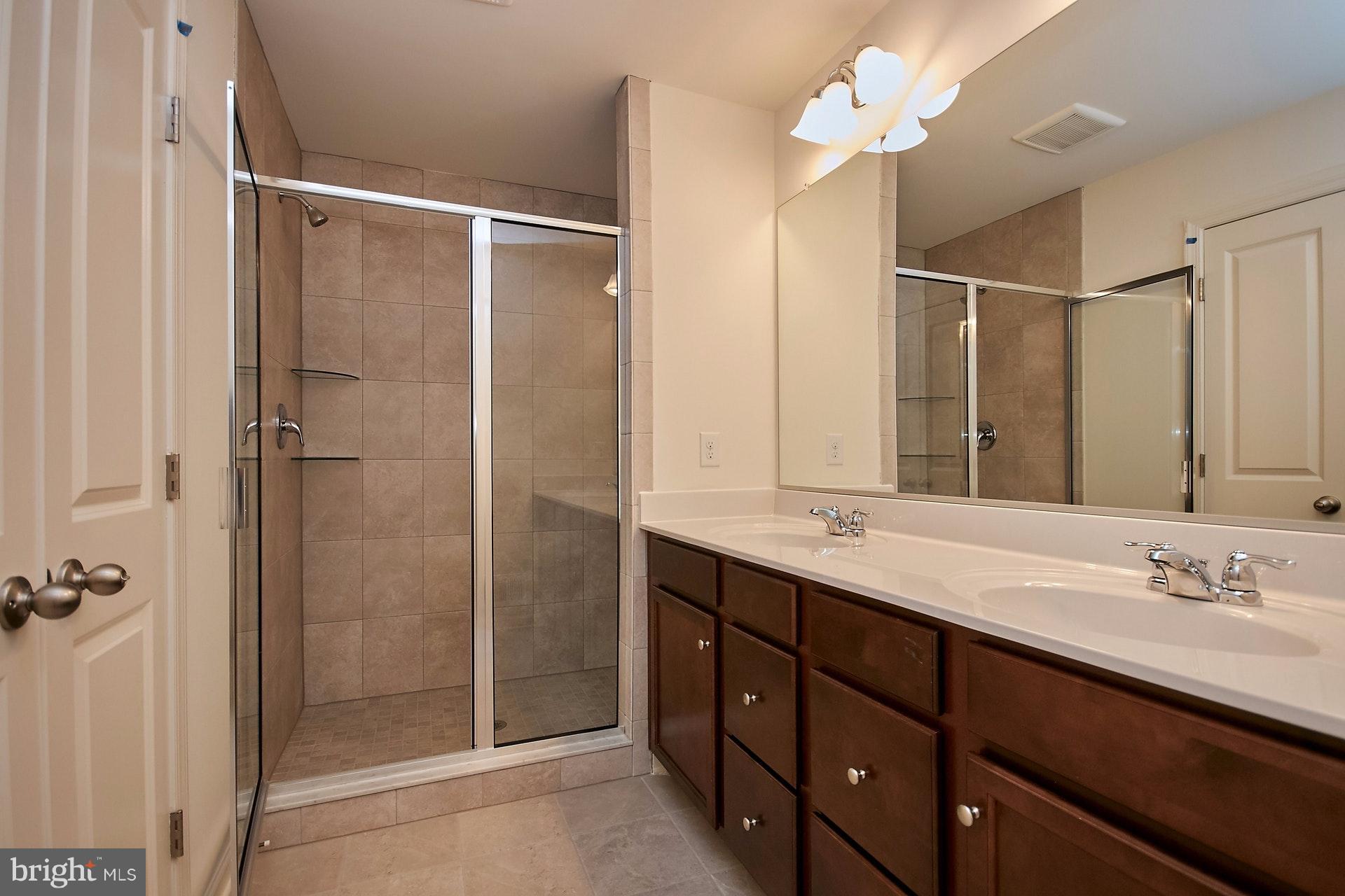 LOUDOUN PLACE - Residential Lease