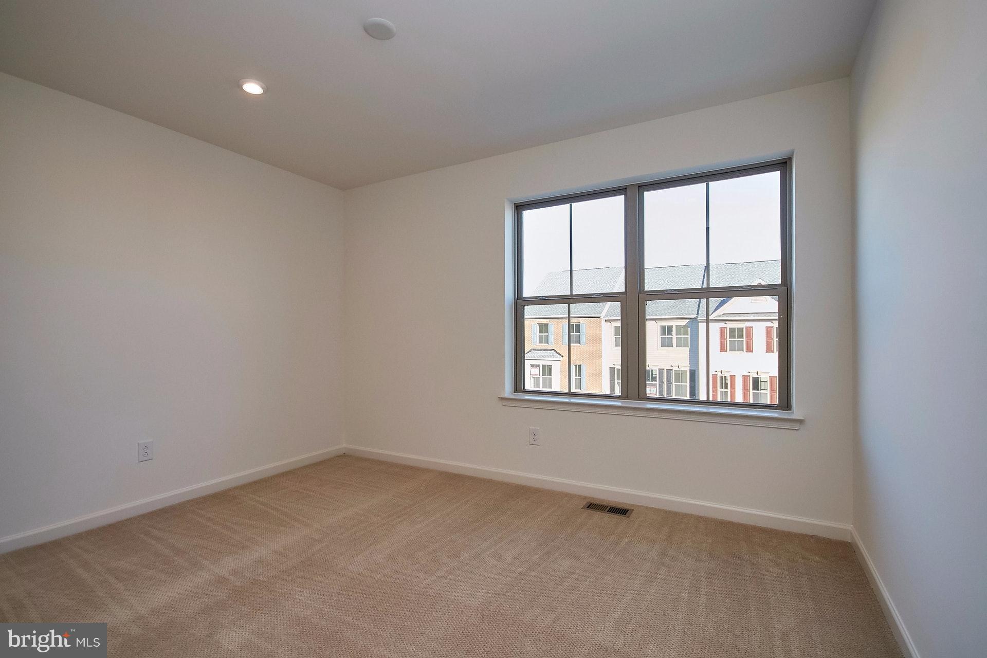 LOUDOUN PLACE - Residential Lease