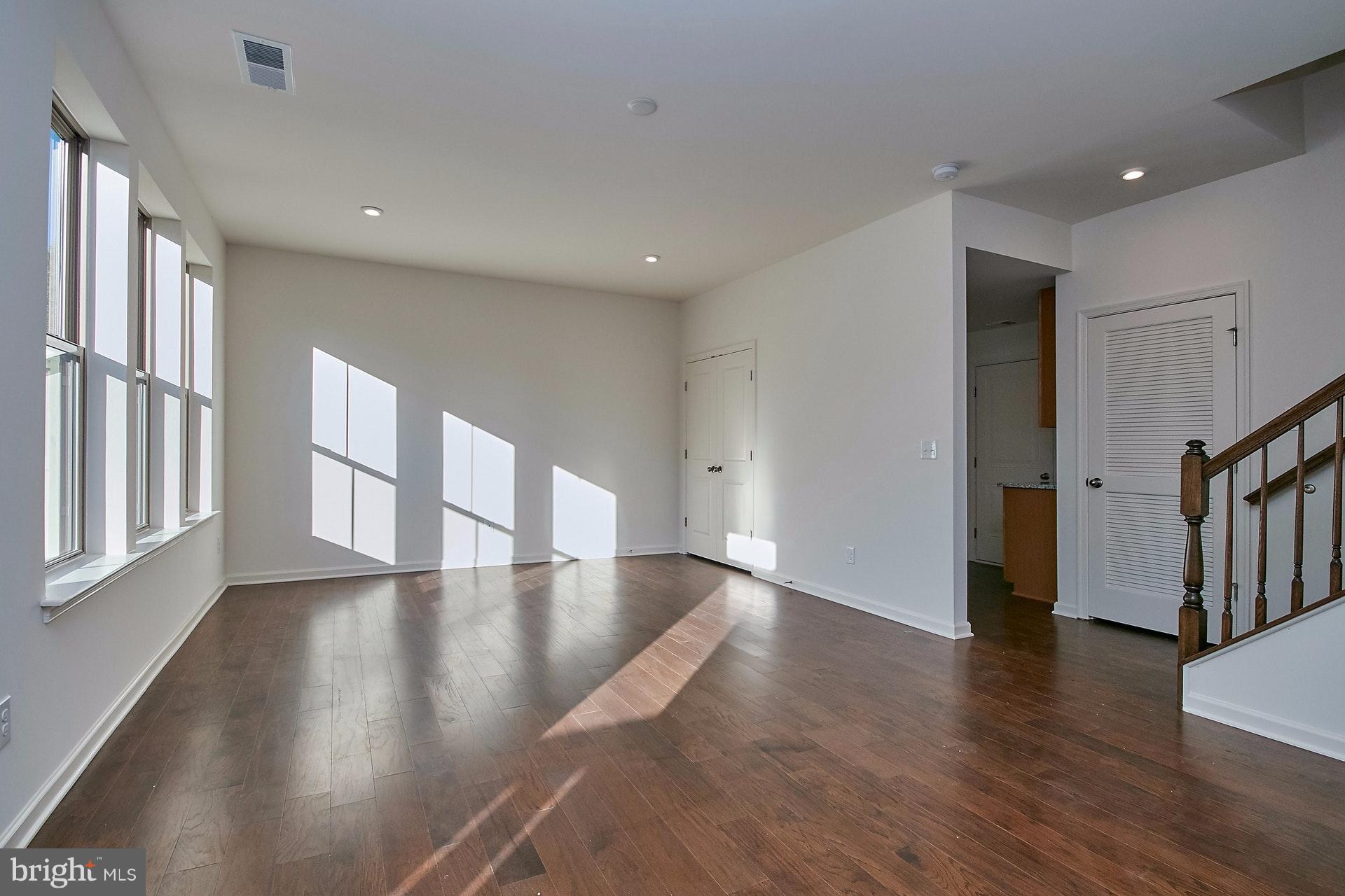 LOUDOUN PLACE - Residential Lease