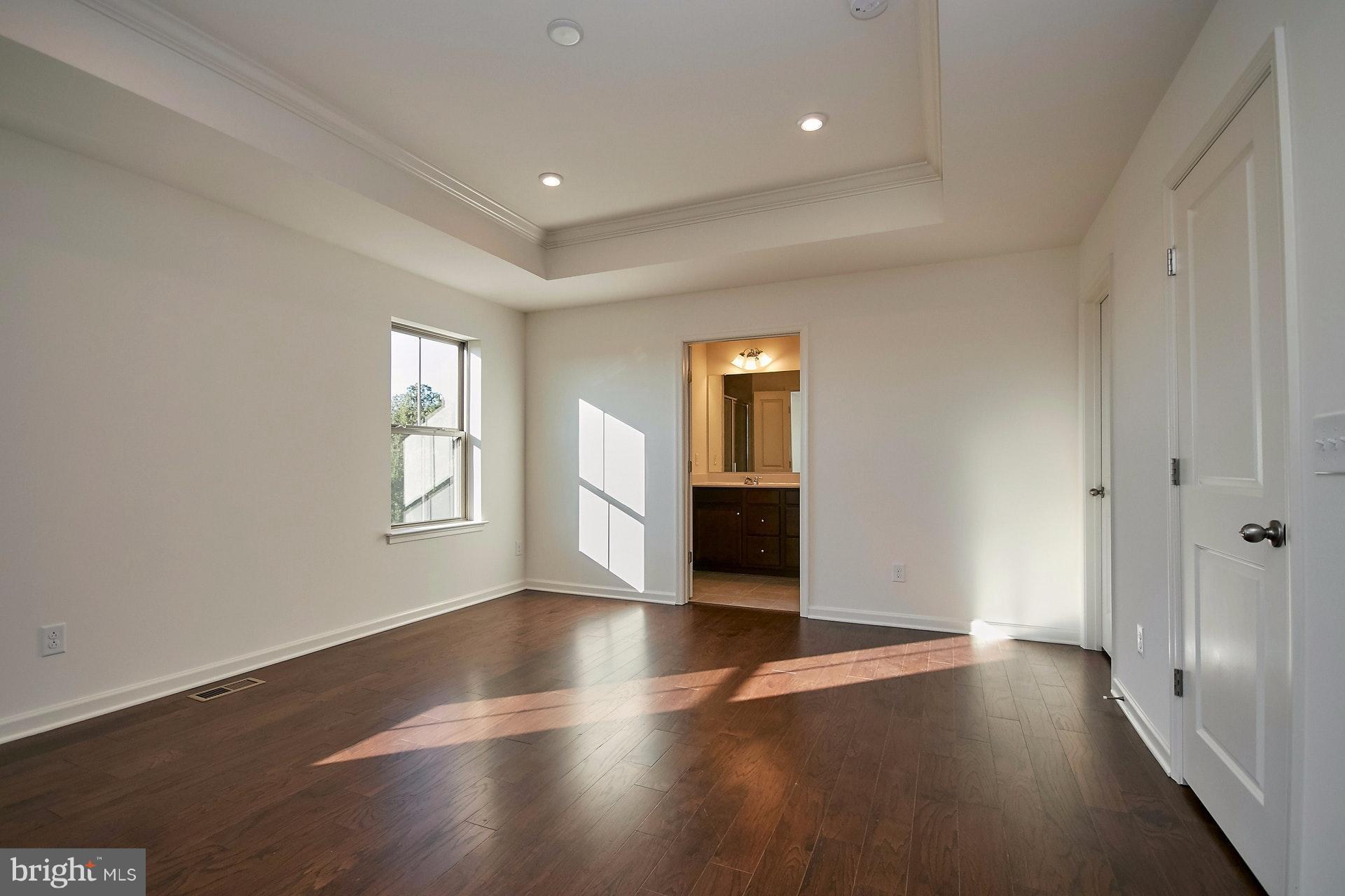 LOUDOUN PLACE - Residential Lease