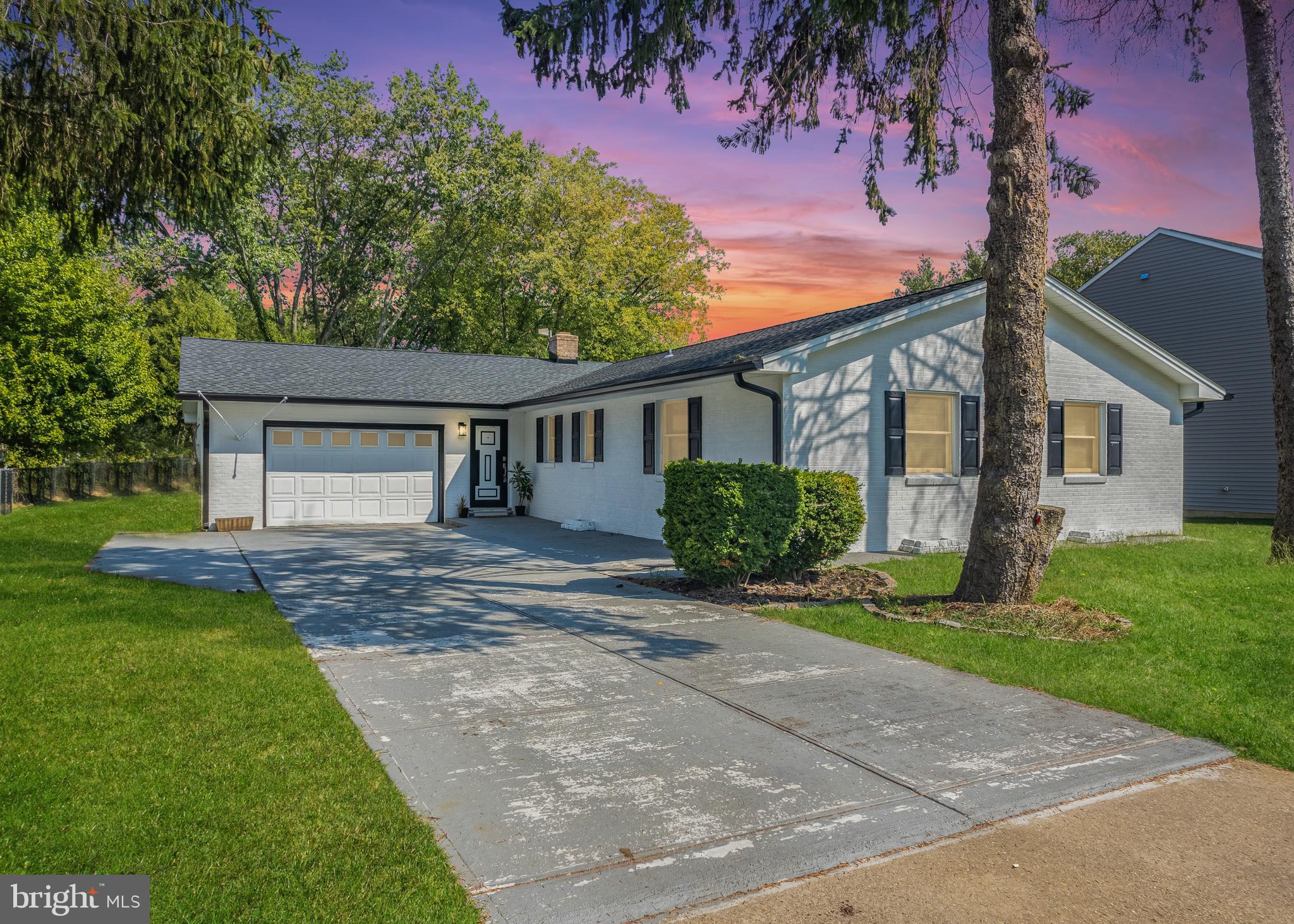 HILLSMERE ESTATES - Residential Lease