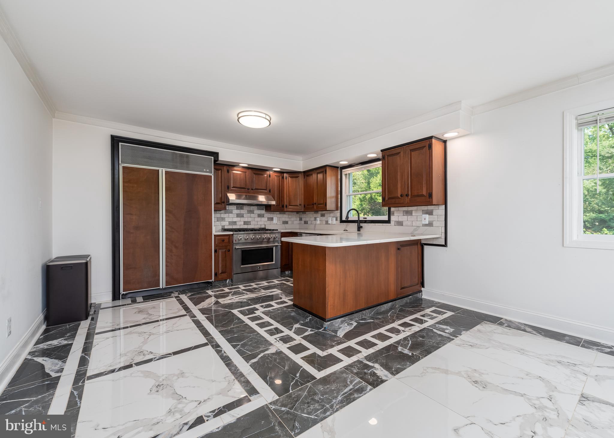 HILLSMERE ESTATES - Residential Lease