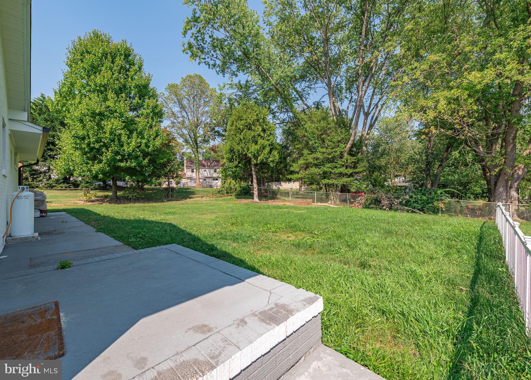 HILLSMERE ESTATES - Residential Lease